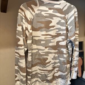 ROYCE New York Camouflage Patterned Top